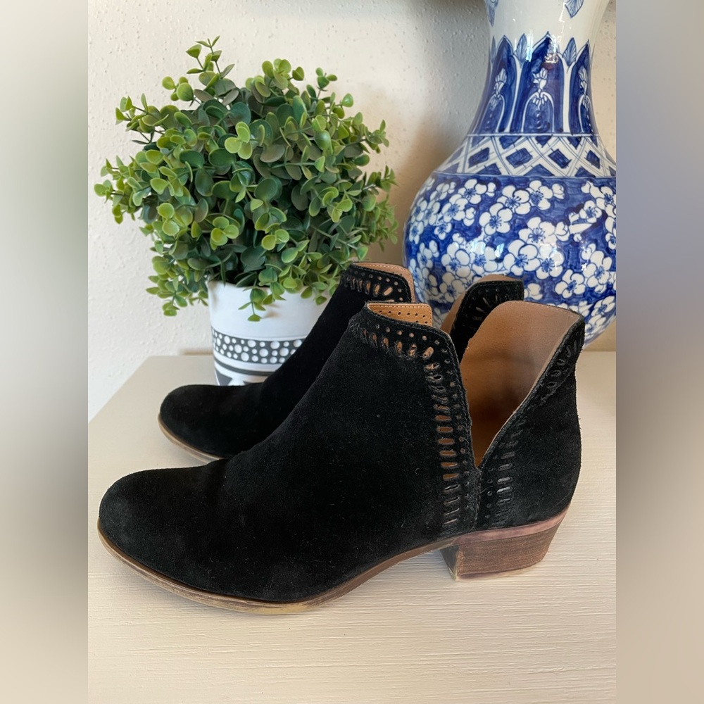 Lucky Brand Bustina Ankle Boots 8M Black Suede Leather Laser Cut Out Booties
